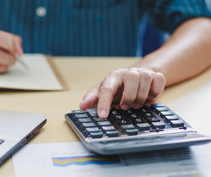 CCNL Badanti e Lavoratori Domestici 2025: Novità e Aumenti Stipendi