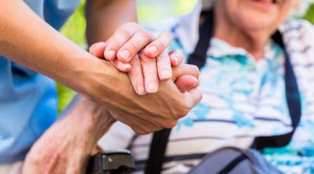 Badante convivente: le domande più frequenti delle famiglie